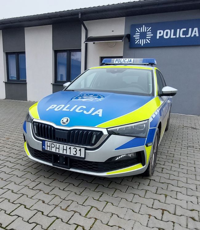 Grójeccy policjanci dostali radiowóz w nowych barwach 